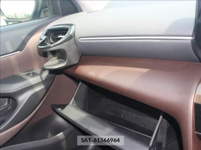 Toyota YARIS CROSS 2021-09 8378960-14
