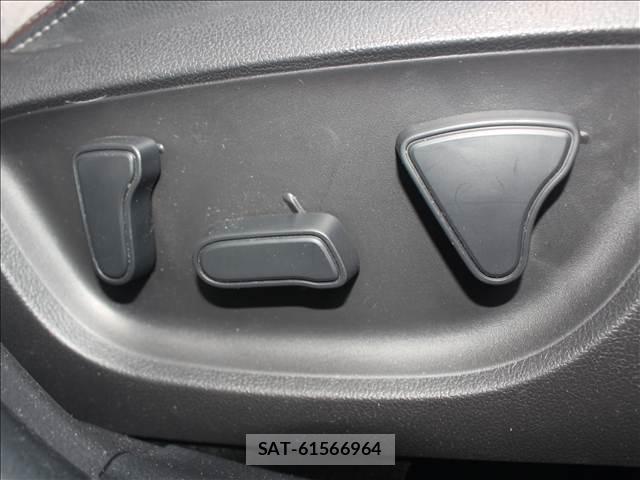 Toyota YARIS CROSS 2021-09 8378960-15