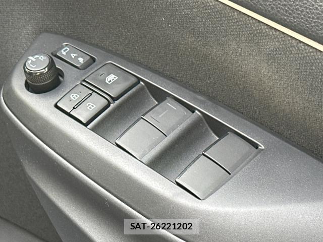 Toyota YARIS 2021-01 8378613-18