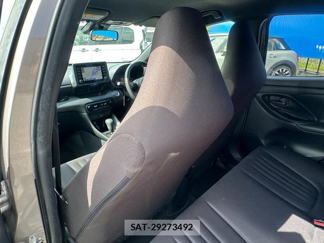Toyota YARIS 2021-09 8379330-17