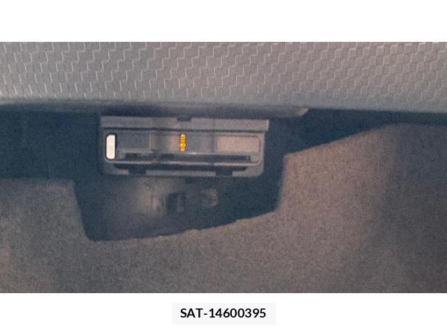 Mercedes Benz A-CLASS 2015-10 8434368-14