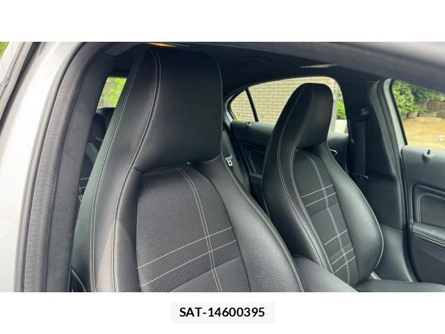 Mercedes Benz A-CLASS 2015-10 8434368-5