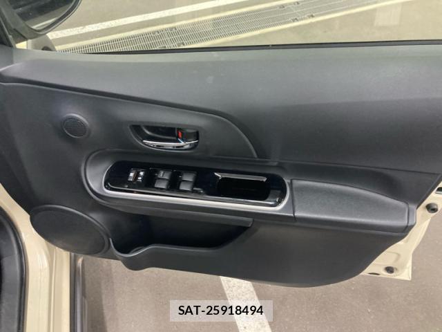 Toyota AQUA 2017-07 8434162-6