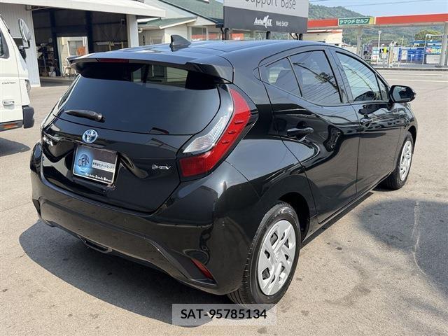 Toyota AQUA 2024-06 8434236-1