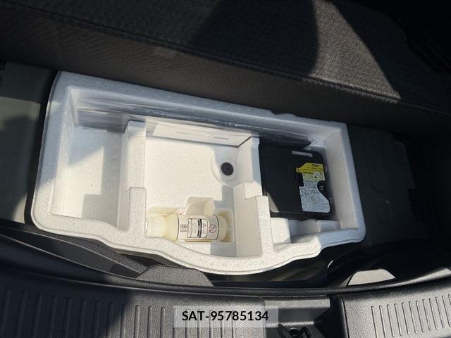 Toyota AQUA 2024-06 8434236-10