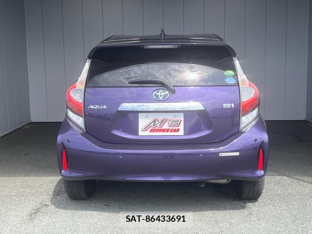 Toyota AQUA 2019-05 8434245-8