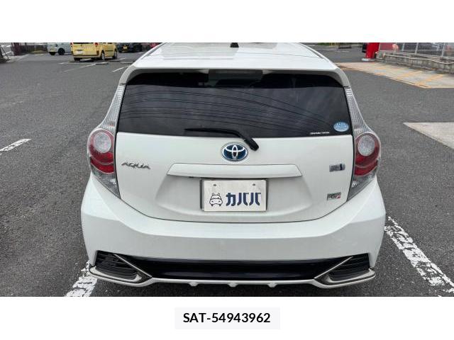 Toyota AQUA 2014 8434503-4