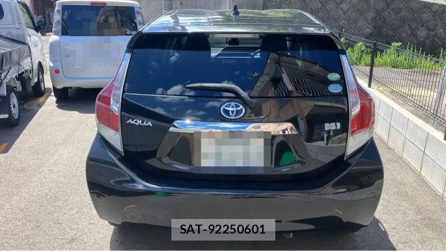 Toyota AQUA 2016-07 8434636-1