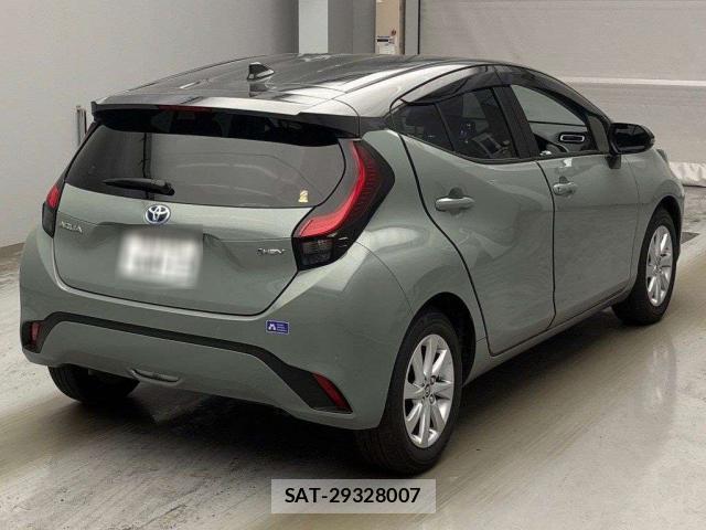 Toyota AQUA 2024-11 8434825-1