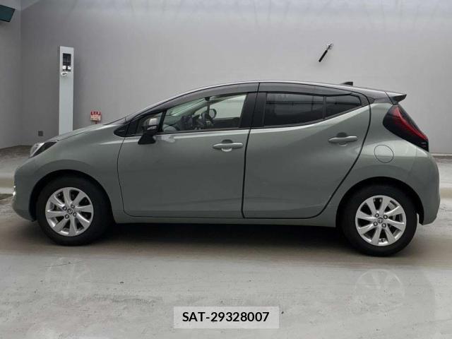 Toyota AQUA 2024-11 8434825-12