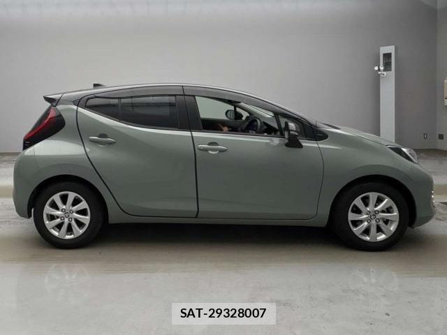Toyota AQUA 2024-11 8434825-13
