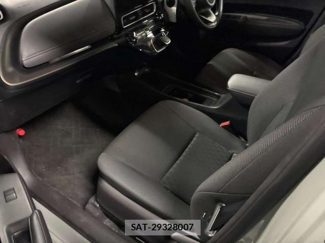 Toyota AQUA 2024-11 8434825-4
