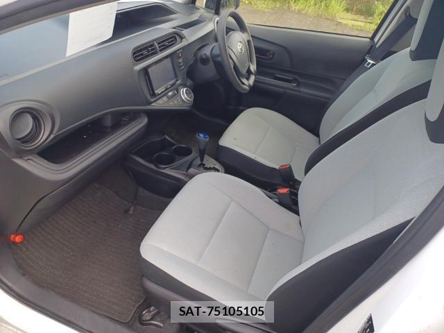 Toyota AQUA 2016-08 8435246-15