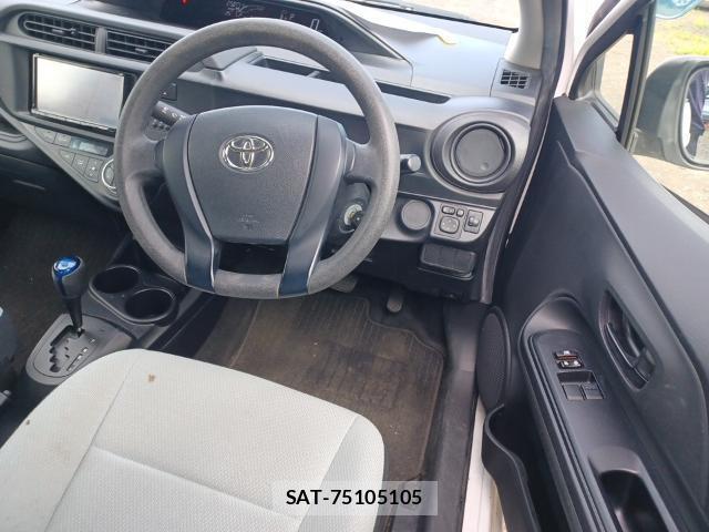 Toyota AQUA 2016-08 8435246-2