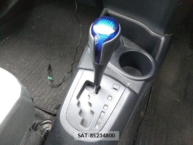Toyota AQUA 2018-07 8435271-11