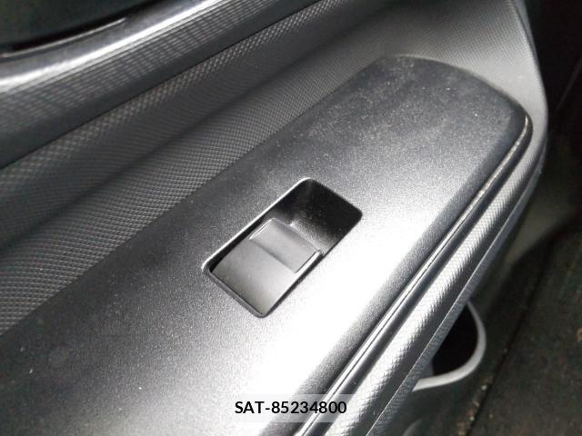 Toyota AQUA 2018-07 8435271-12