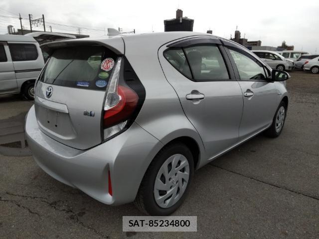 Toyota AQUA 2018-07 8435271-4
