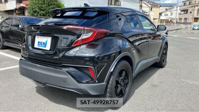 Toyota C-HR 2019-01 8434678-12