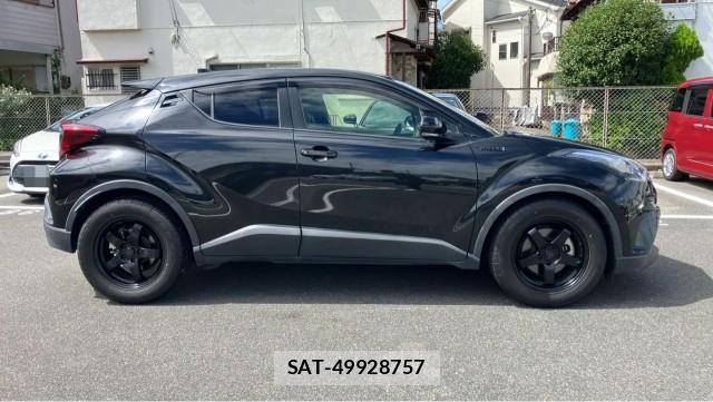 Toyota C-HR 2019-01 8434678-3