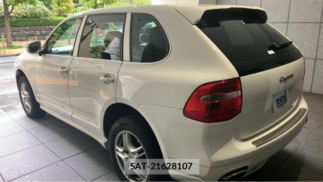 Porsche CAYENNE 2010-04 8434726-13