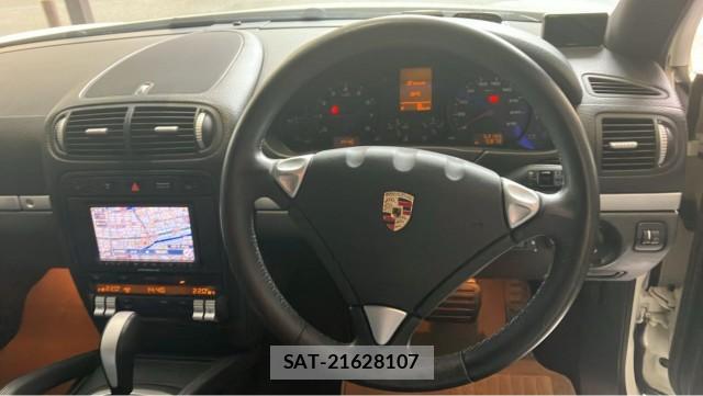 Porsche CAYENNE 2010-04 8434726-16