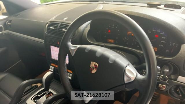 Porsche CAYENNE 2010-04 8434726-2