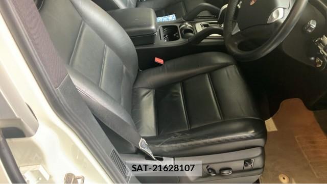 Porsche CAYENNE 2010-04 8434726-5