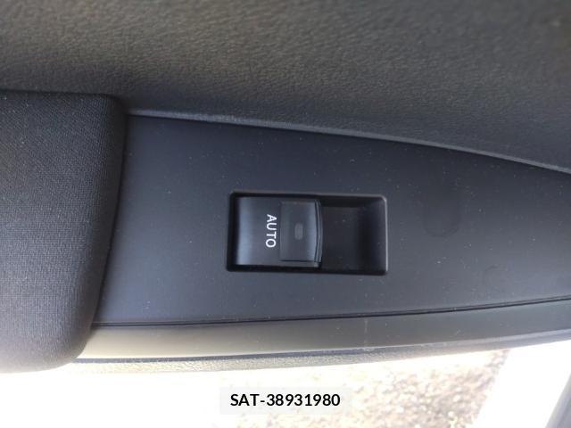 Toyota COROLLA AXIO 2017-07 8433917-12