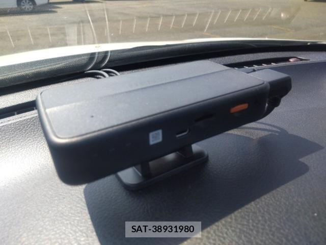 Toyota COROLLA AXIO 2017-07 8433917-16