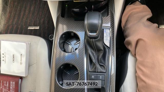 Toyota CROWN HYBRID 2019-08 8434698-14