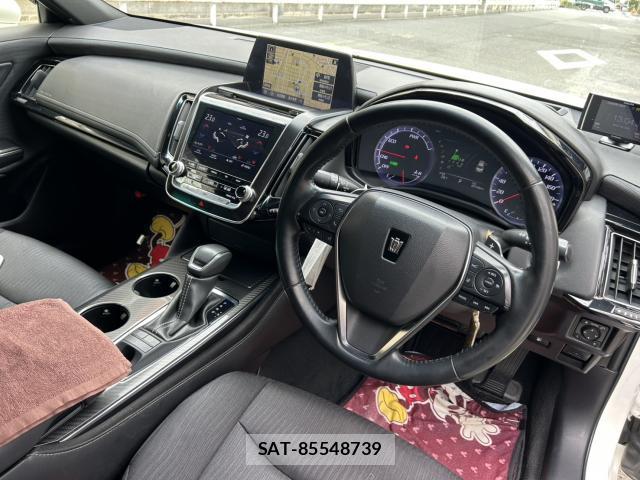 Toyota CROWN HYBRID 2018-08 8434937-3