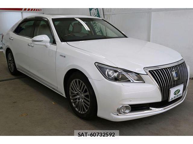 Toyota CROWN MAJESTA 2014-09 8435088-0