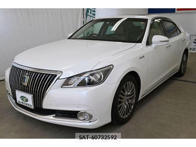 Toyota CROWN MAJESTA 2014-09 8435088-1