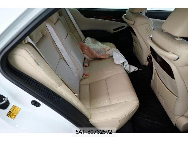 Toyota CROWN MAJESTA 2014-09 8435088-10