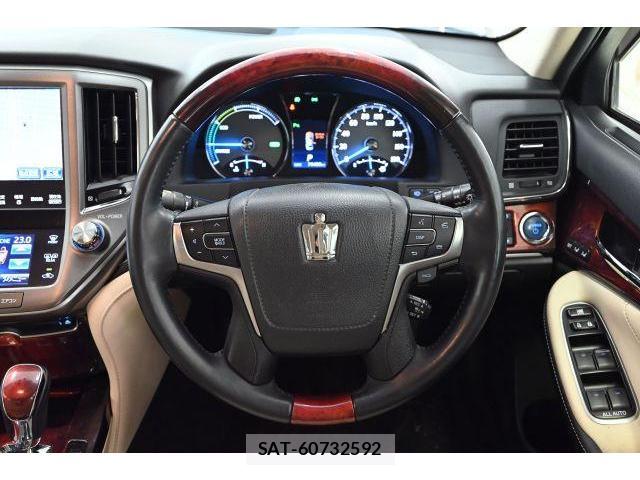 Toyota CROWN MAJESTA 2014-09 8435088-17