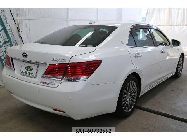 Toyota CROWN MAJESTA 2014-09 8435088-2