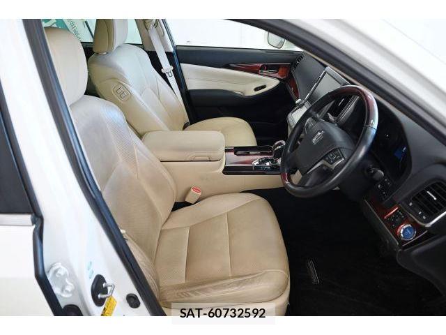 Toyota CROWN MAJESTA 2014-09 8435088-8