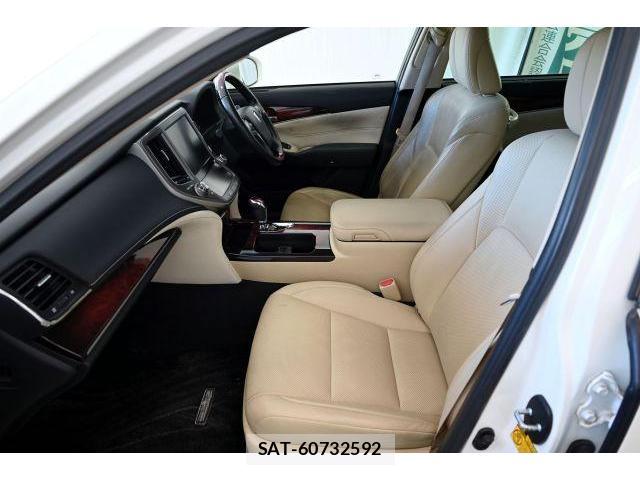 Toyota CROWN MAJESTA 2014-09 8435088-9