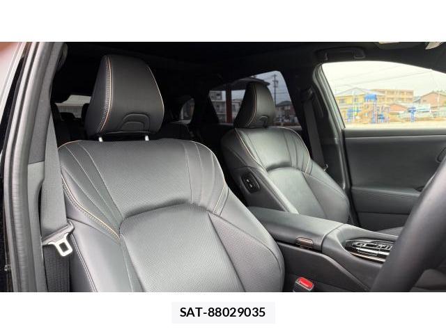 Toyota CROWN 2024-10 8434452-4