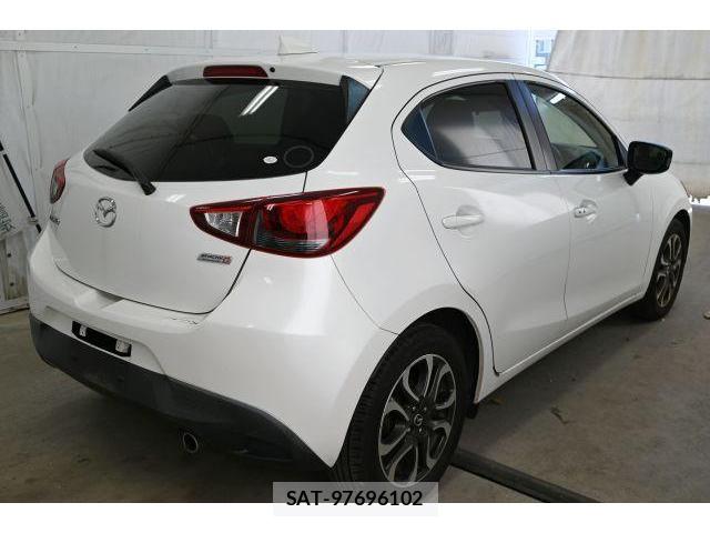 Mazda DEMIO 2015-08 8435091-2