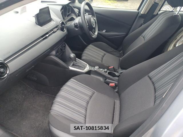 Mazda DEMIO 2017-08 8435241-15