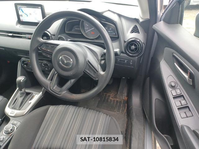 Mazda DEMIO 2017-08 8435241-2