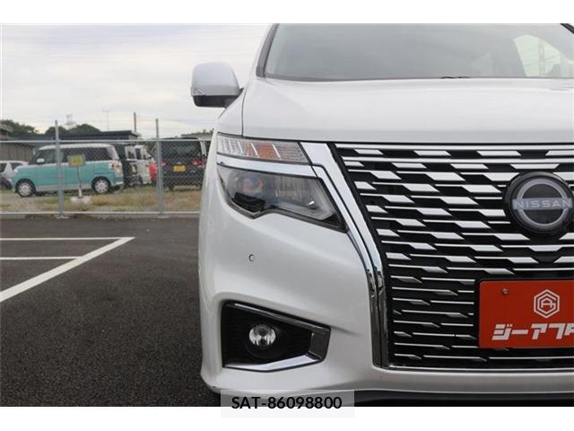 Nissan ELGRAND 2023-06 8434926-12