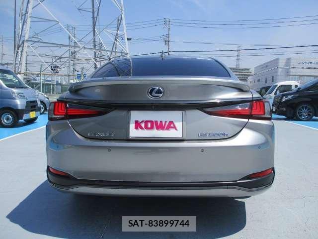 Lexus ES 2021-06 8434283-1