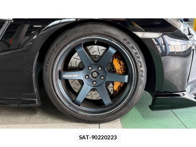 Nissan GT-R 2008-10 8434581-6