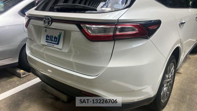 Toyota HARRIER 2018-01 8434634-1