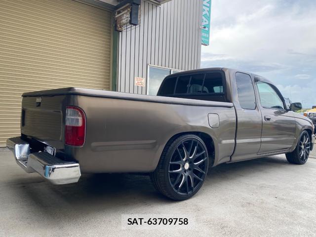 Toyota HILUX 1999-09 8434206-1