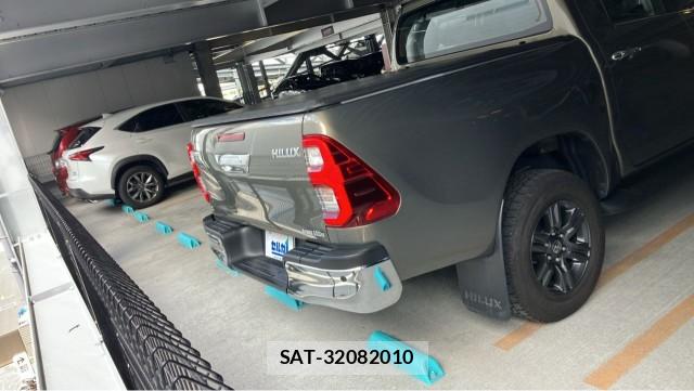 Toyota HILUX 2023-12 8434660-1
