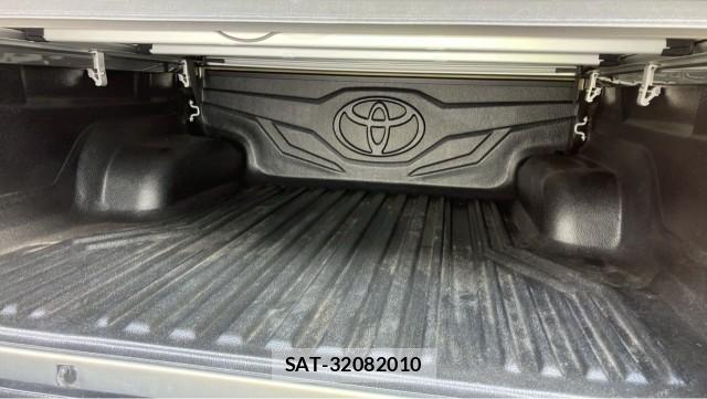Toyota HILUX 2023-12 8434660-17