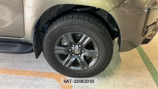 Toyota HILUX 2023-12 8434660-8